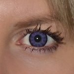 Be ultra violet v detailu na původní barvě očí modré