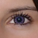 Be ultra violet v detailu na původní barvě očí hnědo-zelené